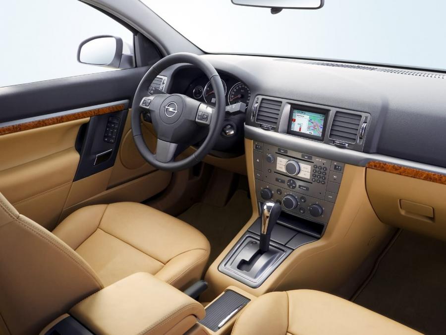 Интерьер Opel Vectra Sedan 2005 года  (фото 6 из 20)